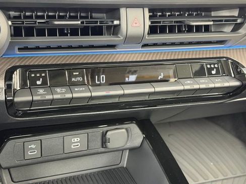 New 2026 Toyota Prius XLE image 17