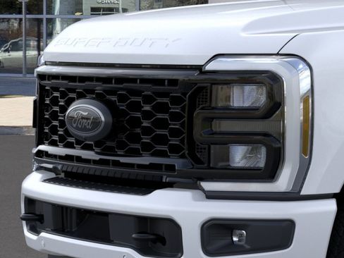 New 2026 Ford F250 Lariat w/ Black Appearance Package image 18