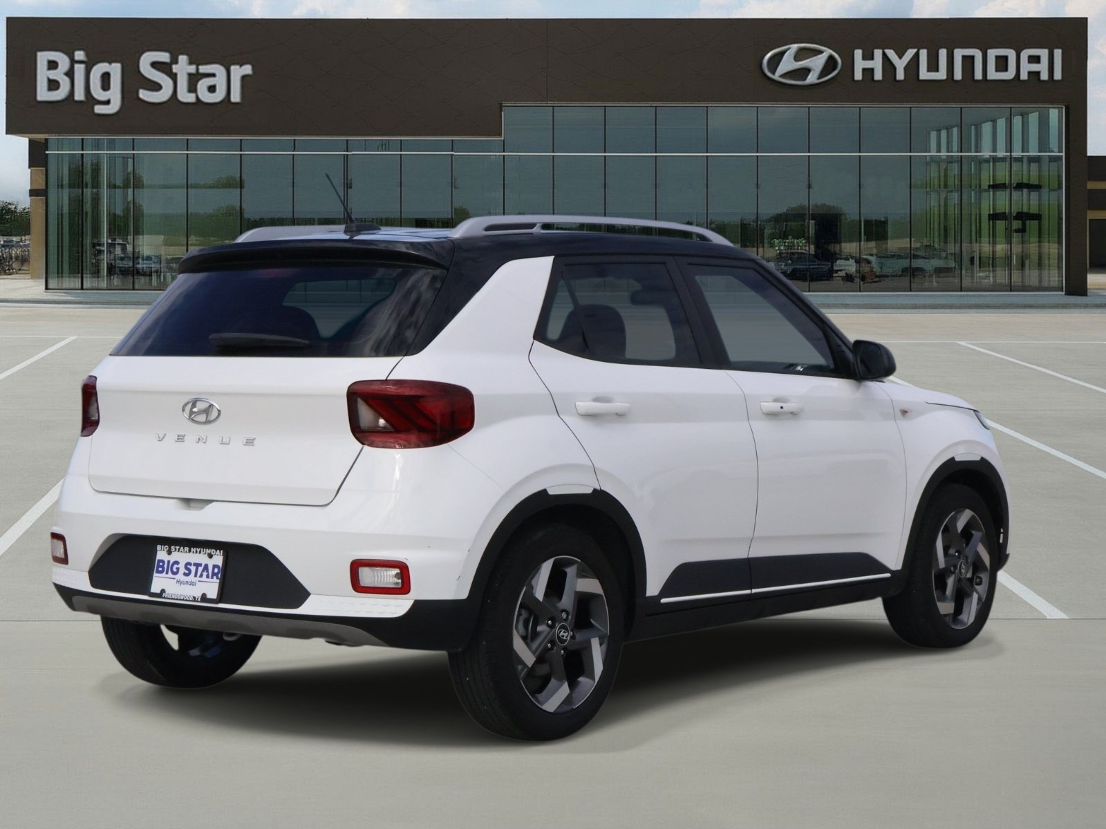 Used 2025 Hyundai Venue Limited FWD image 4