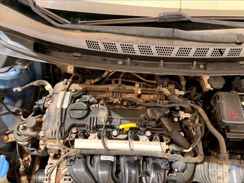 Used 2014 Hyundai Elantra SE FWD image 28