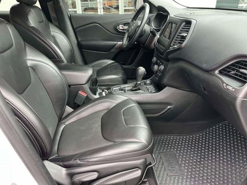 Used 2019 Jeep Cherokee Latitude Plus w/ Cold Weather Group image 22