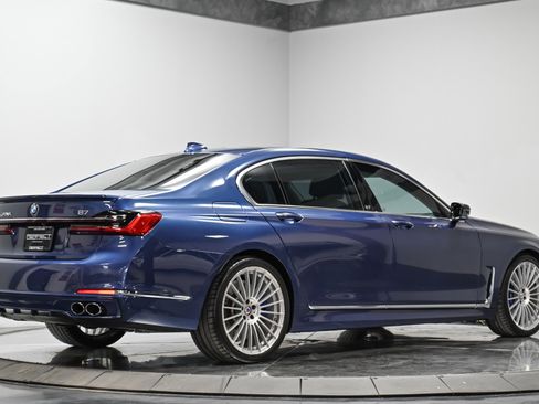 Used 2022 BMW ALPINA B7 xDrive w/ Luxury Rear Seating Package image 15