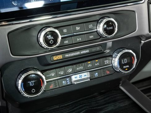Used 2022 Ford F250 Limited AWD/4WD image 16