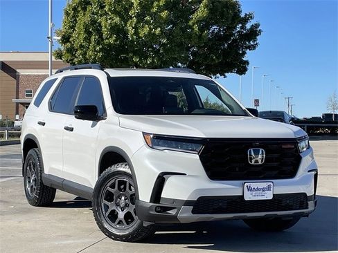 New 2025 Honda Pilot TrailSport image 2