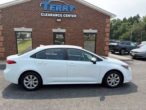 Used 2022 Toyota Corolla LE FWD image 5