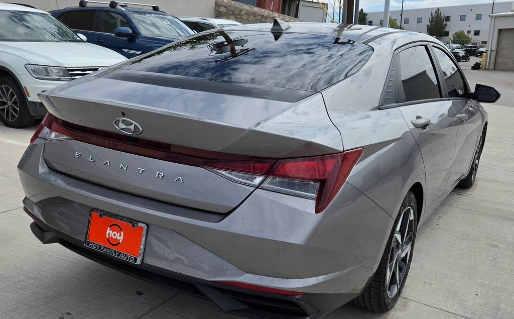 Used 2023 Hyundai Elantra SEL w/ Convenience Package FWD image 7