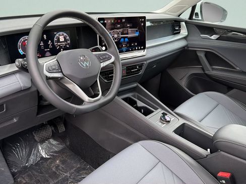 New 2026 Volkswagen Tiguan SE AWD/4WD image 34