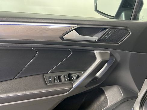 Used 2023 Volkswagen Tiguan SE R-Line image 16