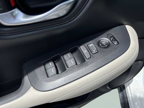 Used 2025 Honda HR-V LX image 22