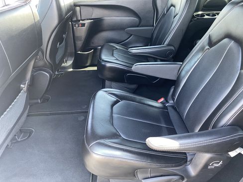 Used 2025 Chrysler Voyager LX FWD image 17