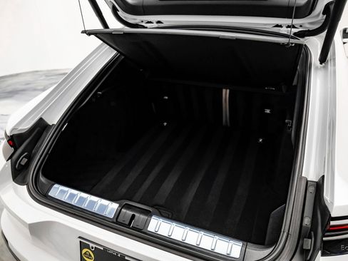 Used 2025 Porsche Panamera w/ Premium Package image 95