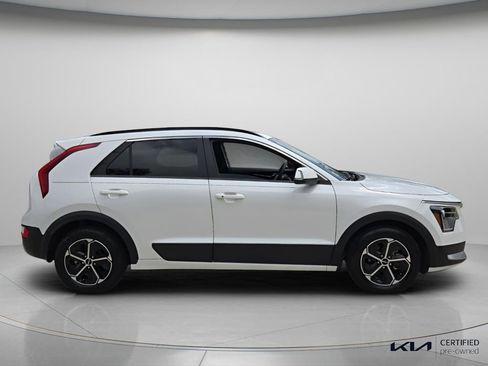 Used 2024 Kia Niro EX FWD image 4