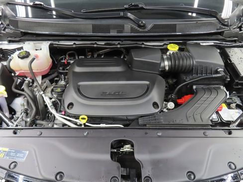 Used 2024 Chrysler Pacifica Limited FWD image 28