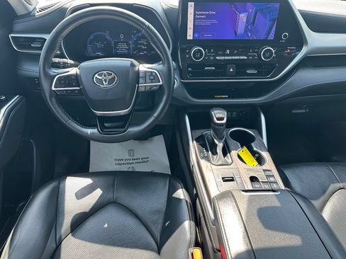 Used 2024 Toyota Highlander Platinum AWD/4WD image 24