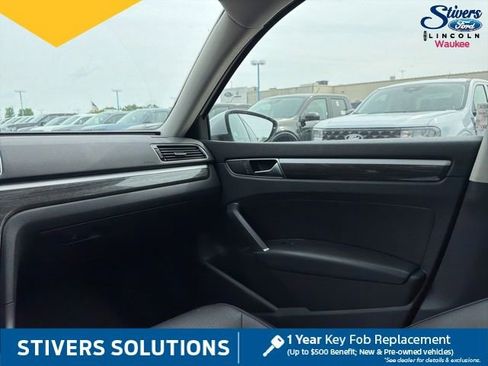 Used 2016 Volkswagen Passat 1.8T SE FWD image 7