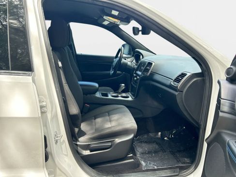 Used 2019 Jeep Grand Cherokee Laredo RWD image 14