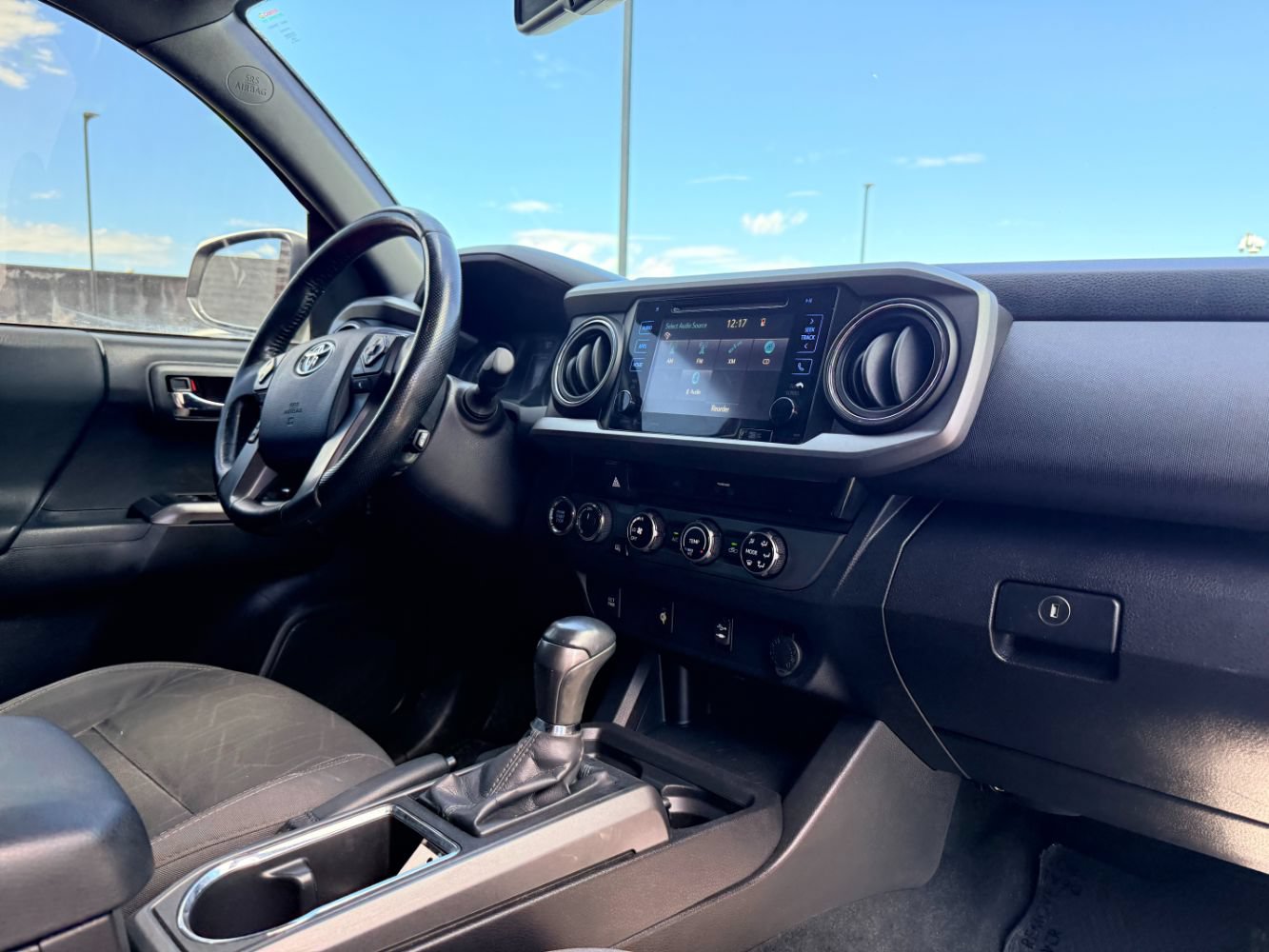 Used 2016 Toyota Tacoma TRD Sport w/ Towing Package AWD/4WD image 13