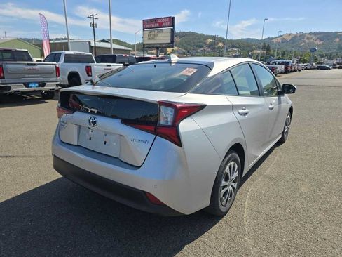 Used 2020 Toyota Prius LE AWD/4WD image 10