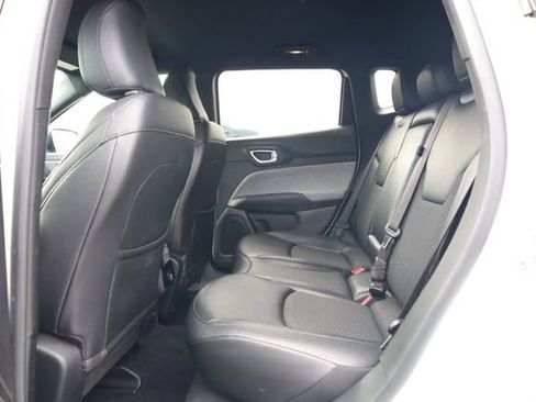 Used 2025 Jeep Compass Latitude image 22