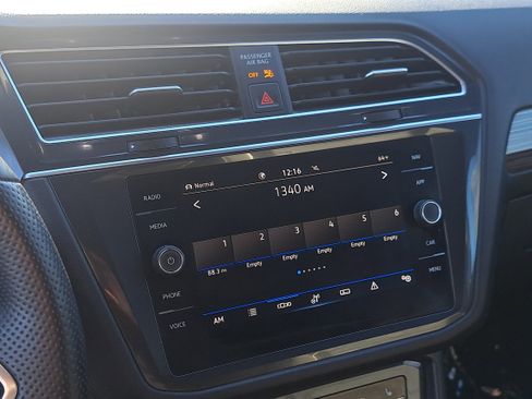 Used 2022 Volkswagen Tiguan SEL R-Line image 26