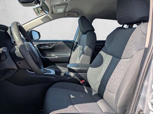 Used 2021 Toyota RAV4 XLE w/ Carpet Mat Package (TMS) image 15