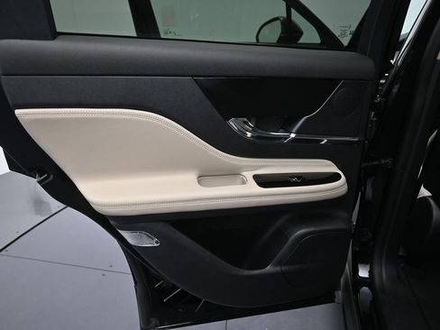 Used 2025 Lincoln Corsair AWD image 26