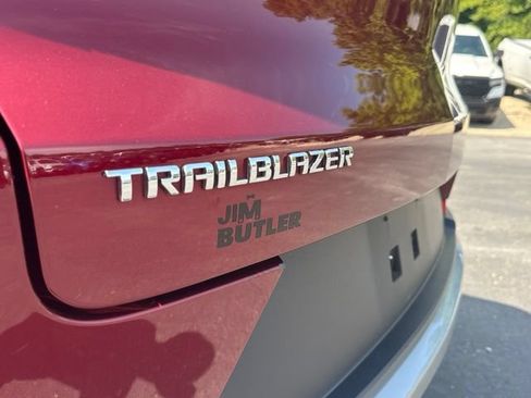Used 2025 Chevrolet TrailBlazer LT FWD image 13