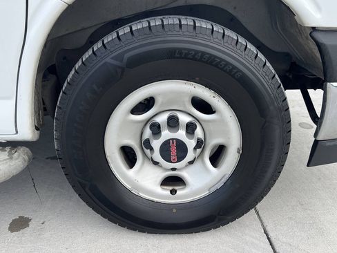 Used 2019 GMC Savana 2500 w/ Driver Convenience Package RWD image 17