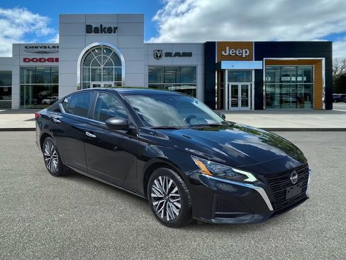 Used 2024 Nissan Altima 2.5 SV FWD image 1