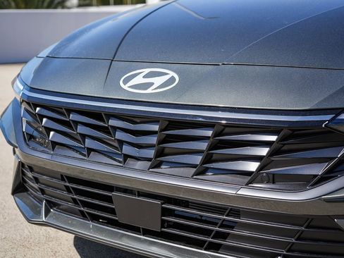 New 2026 Hyundai Elantra Limited FWD image 5