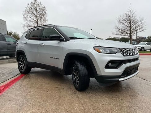 Used 2025 Jeep Compass Limited image 5