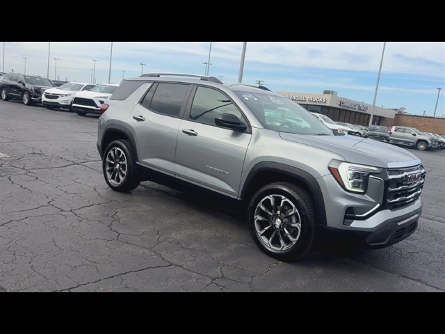 Used 2025 GMC Terrain Elevation w/ Elevation Premium Package AWD/4WD image 2