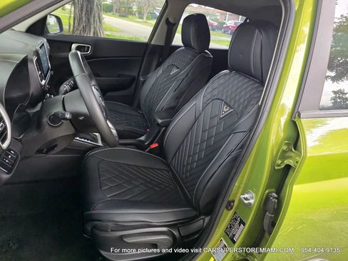 Used 2022 Hyundai Venue SEL FWD image 25