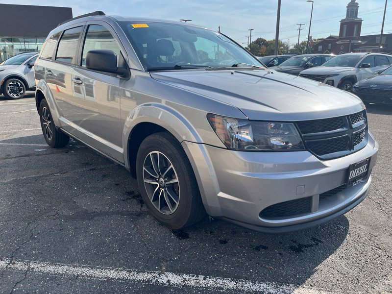 Used 2018 Dodge Journey SE w/ Connectivity Group FWD image 3