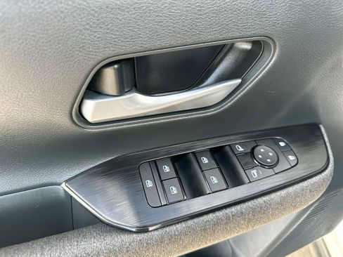 Used 2025 Nissan Kicks SV AWD/4WD image 13