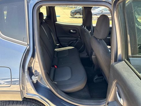 Used 2023 Jeep Renegade Latitude AWD/4WD image 12