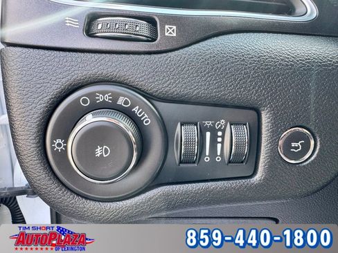 Used 2022 Jeep Cherokee Trailhawk w/ Sun, Sound & Nav Group AWD/4WD image 24