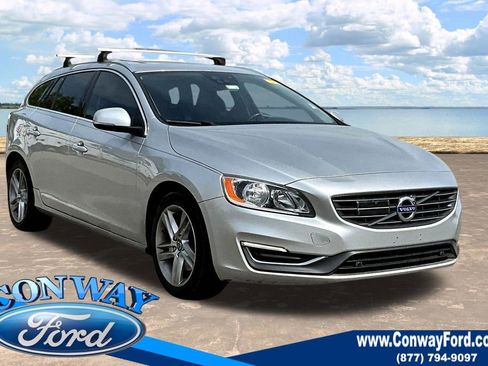 Used 2015 Volvo V60 T5 Premier image 1