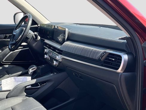 Used 2024 Kia Telluride EX w/ EX Captain's Chair Package AWD/4WD image 32
