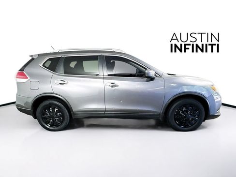 Used 2016 Nissan Rogue S w/ Appearance Package FWD image 9