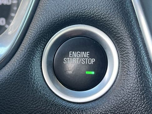 Used 2023 Chevrolet Traverse LT image 16