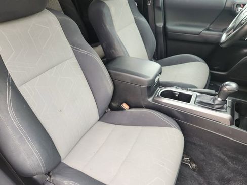 Used 2023 Toyota Tacoma TRD Off-Road image 10