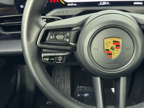 Used 2021 Porsche Taycan image 20