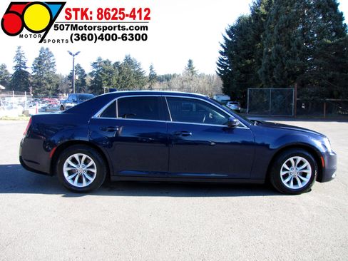 Used 2016 Chrysler 300 Limited image 8