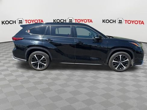 Used 2021 Toyota Highlander XSE AWD/4WD image 9