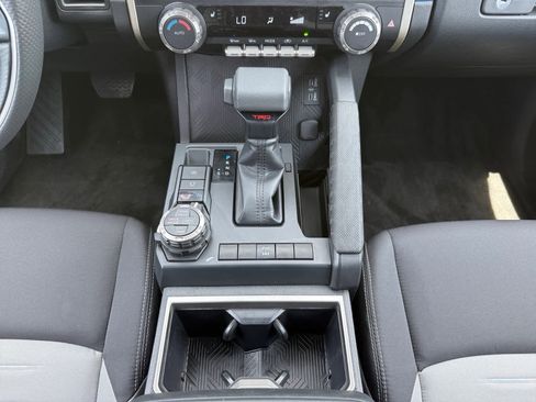 Used 2025 Toyota Tacoma TRD Off-Road AWD/4WD image 15