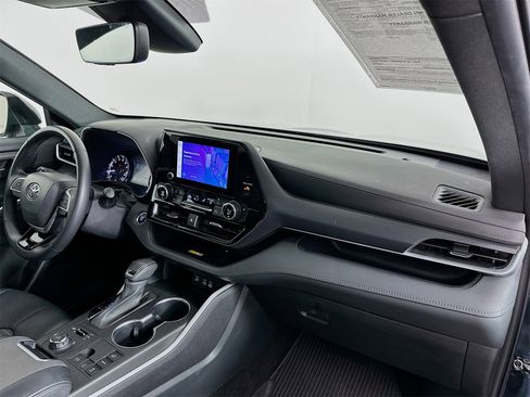 Certified 2023 Toyota Highlander XSE image 30