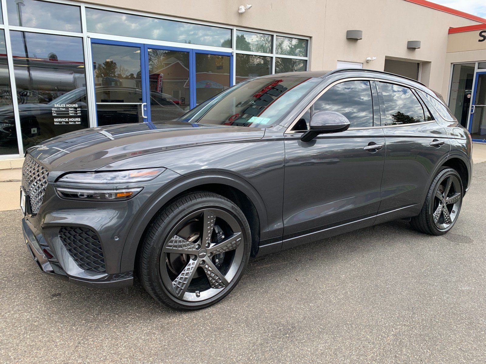 Used 2023 Genesis GV70 2.5T w/ Sport Prestige Package AWD/4WD image 1