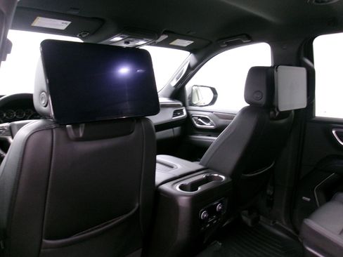 Used 2021 Chevrolet Suburban LT w/ Rear Media and Nav Package AWD/4WD image 4