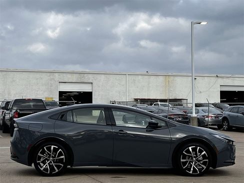 Used 2023 Toyota Prius Prime Premium image 3